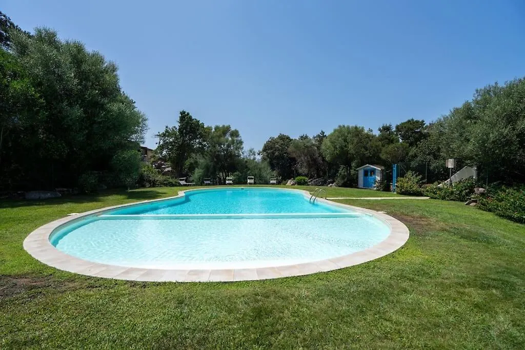 Porto Rotondo Centro, Elegante Loft Con Piscina Apartment