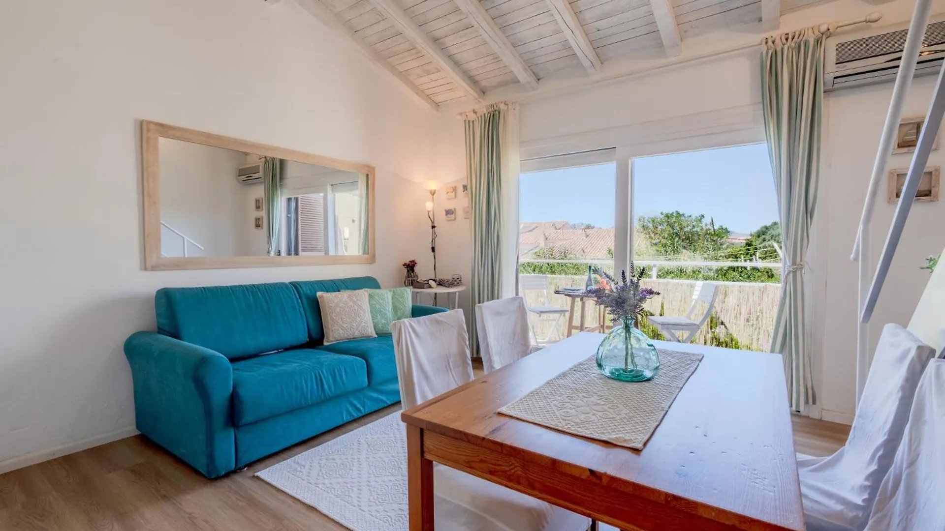 Porto Rotondo Centro, Elegante Loft Con Piscina Apartment