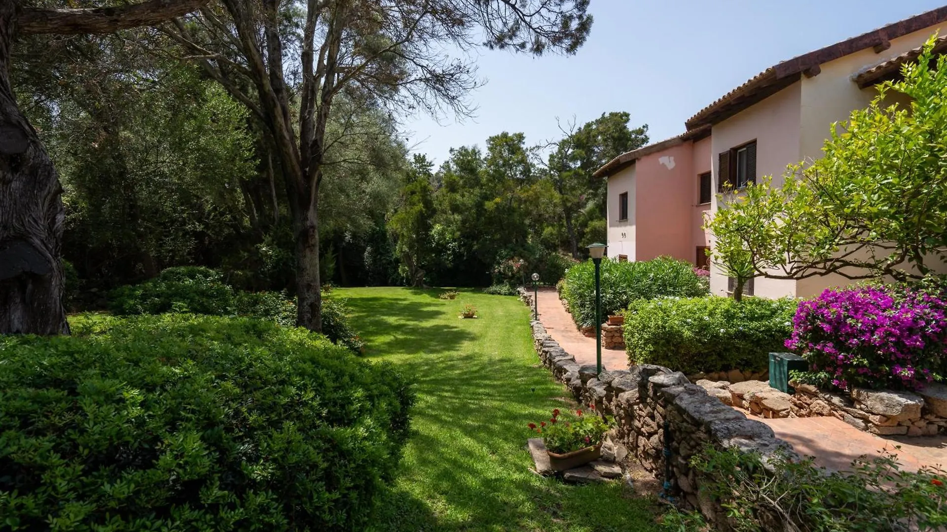 Porto Rotondo Centro, Elegante Loft Con Piscina Apartment