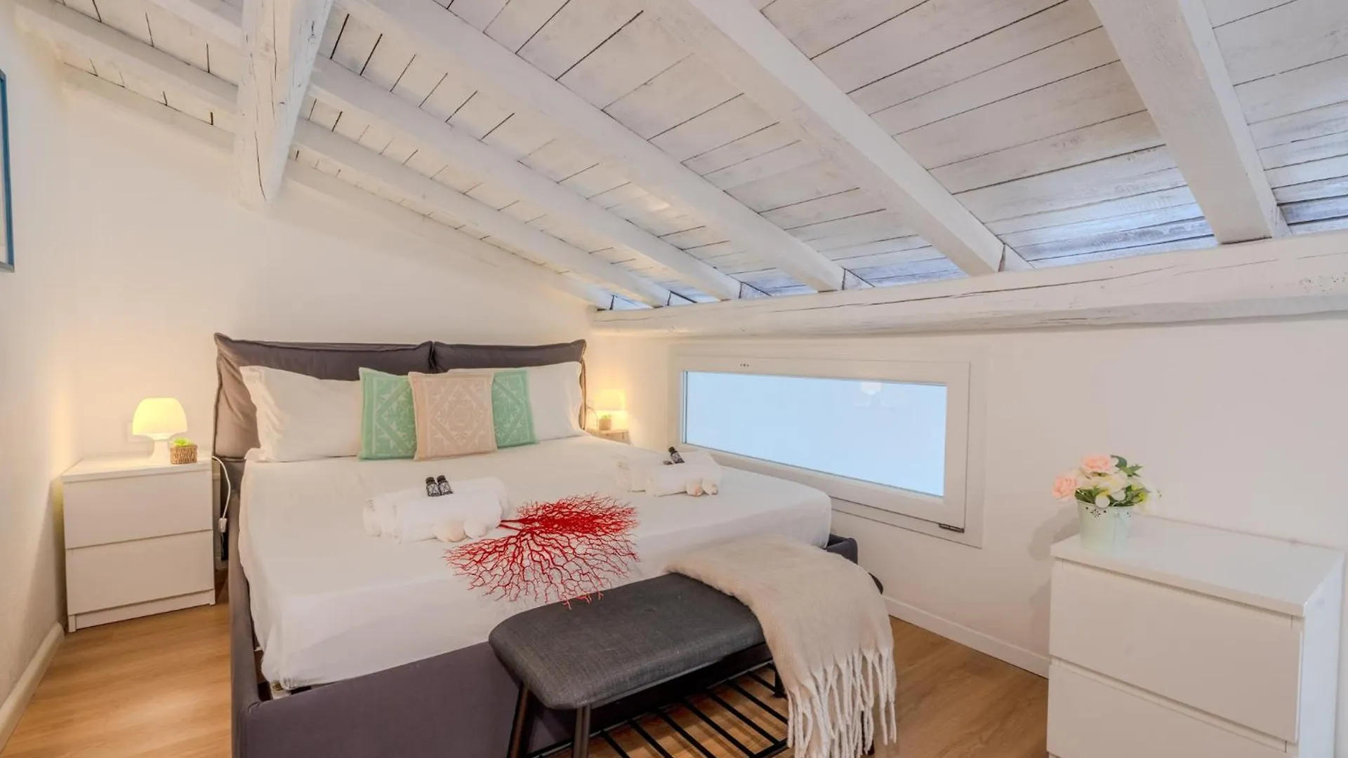 Porto Rotondo Centro, Elegante Loft Con Piscina Apartment