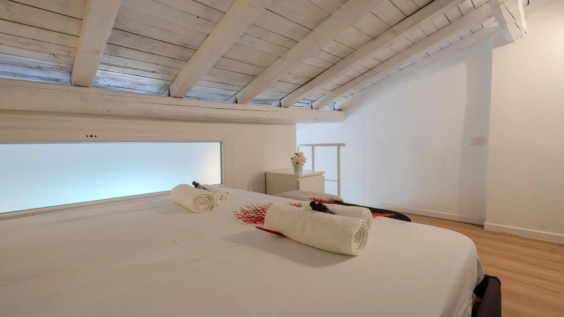 Porto Rotondo Centro, Elegante Loft Con Piscina Apartment